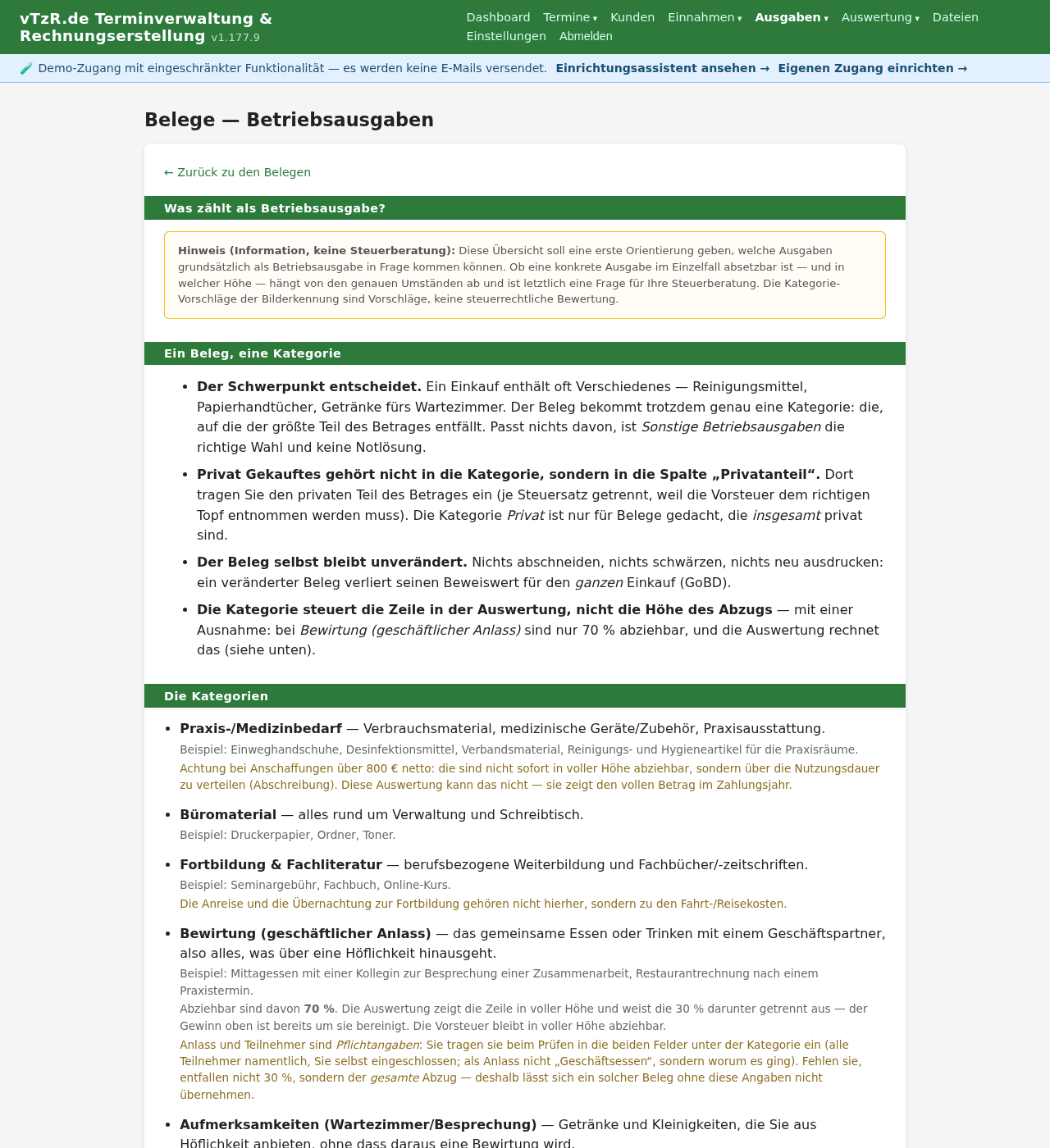 Betriebsausgaben-Übersicht mit Summen je Kategorie und Monatsverlauf